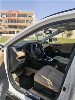 تۆیۆتا ڕاڤ 4